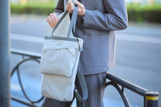 【ビジネスマンの二刀流】PC収納特化「薄マチ・2WAYトート」！仕事も休日も最強バッグを徹底解説