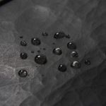 上質感のある撥水レザー&防水レザーの採用で、雨の日でもシミなどを気にせずに使える