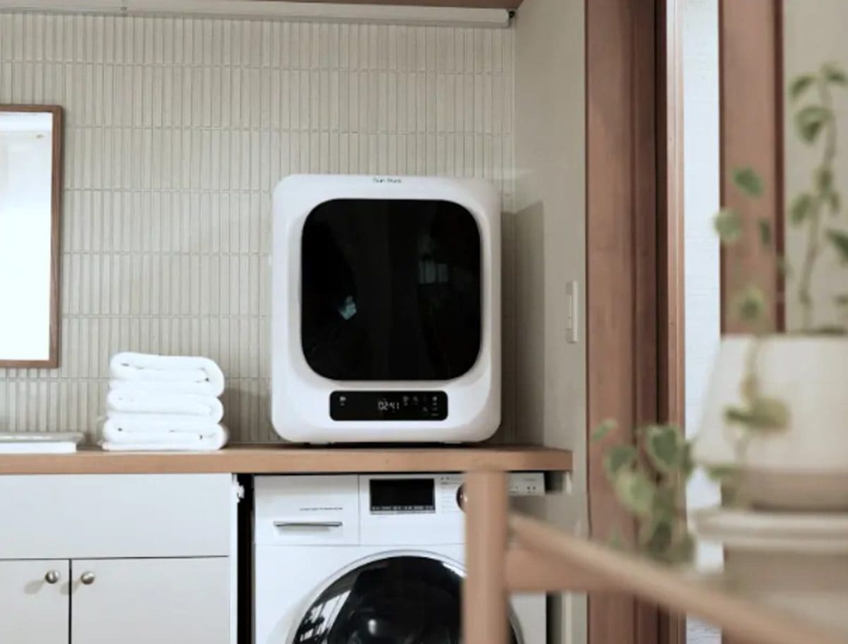 衣類乾燥機「Smart Cube Dryer」はおよそ幅48 cm×奥行40 cm×高さ 58cmと超コンパクトサイズ