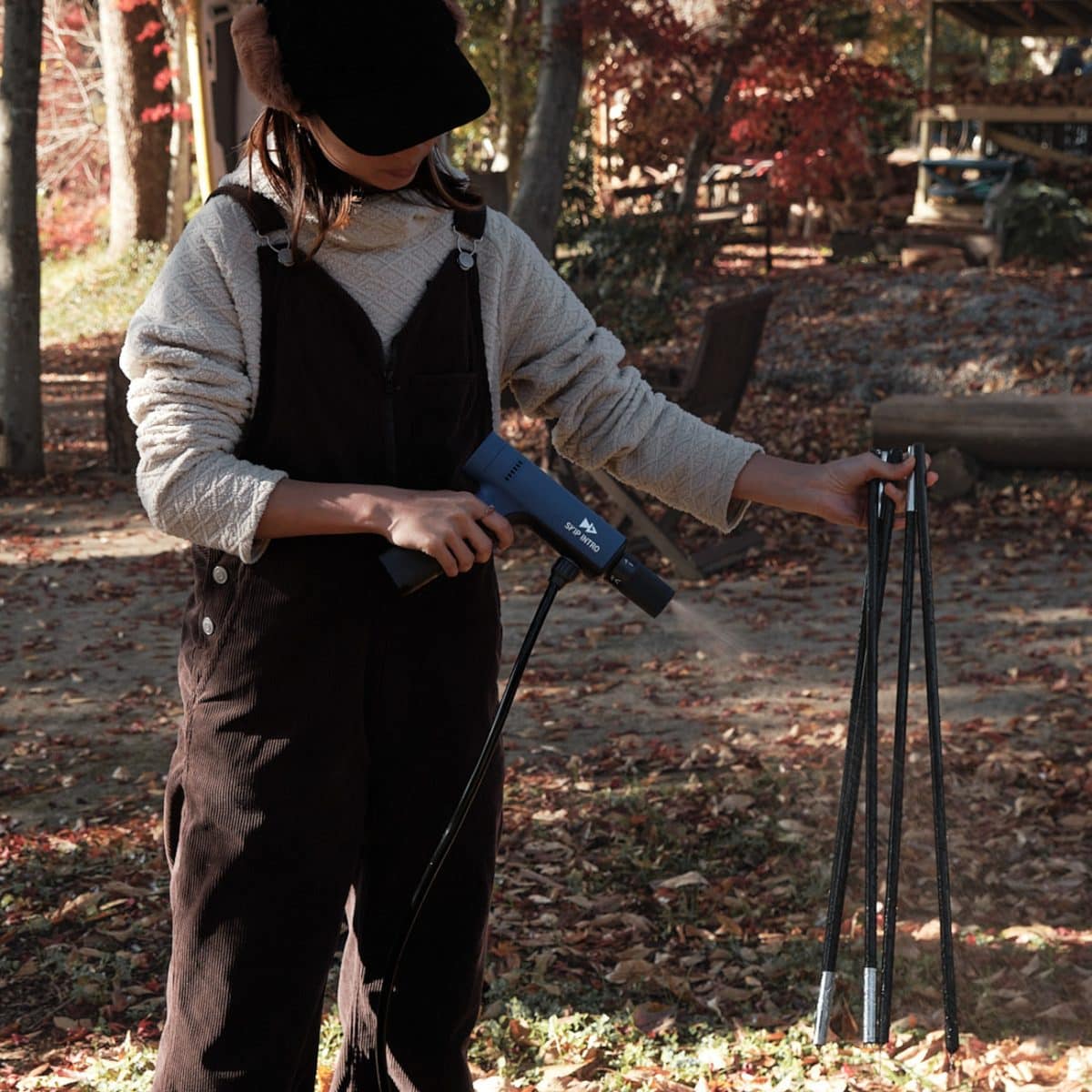 キャンプなら道具は泥まみれ。でも現地でキレイに洗えれば、汚れを家に持ち帰らないで済みますよね