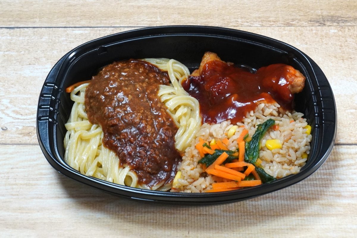 「ガッツリ飯×ガッツリ飯 ジャージャー麺&にんにく焼きめし風とヤンニョムチキン」