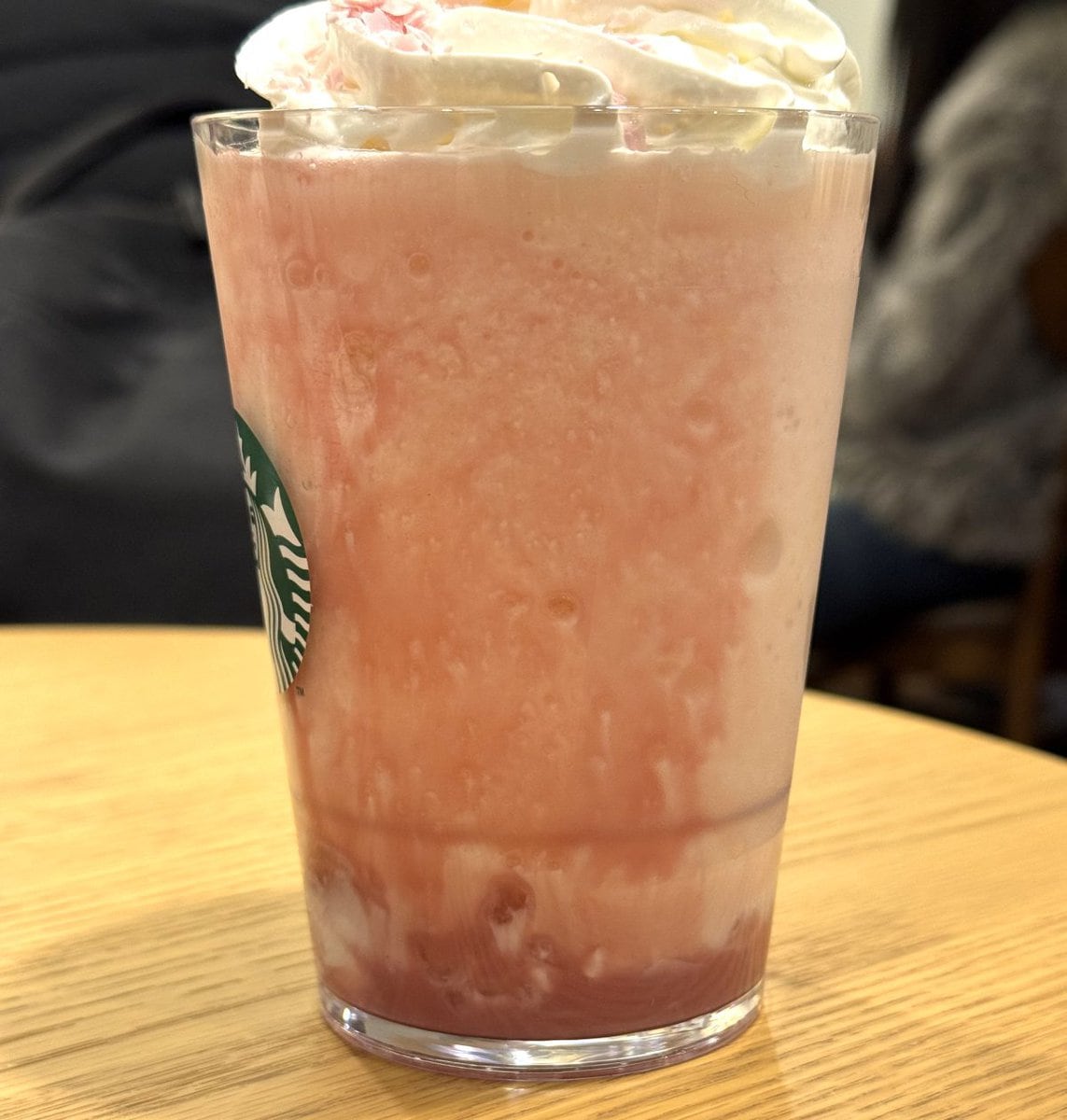 【スタバ新作】今年の桜は“プルプル食感”がたまらん!底までジュレたっぷりの「白桃フラペチーノ」ほか、絶品スイーツを食べ比べ ...