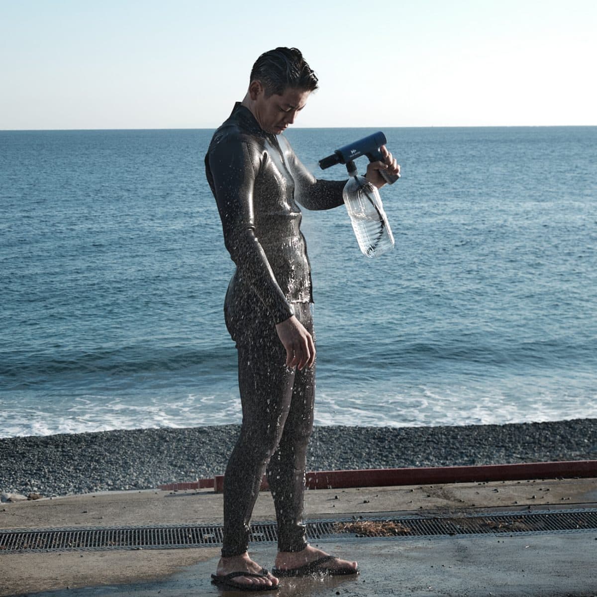 本体重量は約810gと超軽量なので、長時間使用し続けていても腕に負担を感じることがない