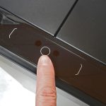 袋を自動で広げるゴミ箱「PITA BOX」30Lのボタン。