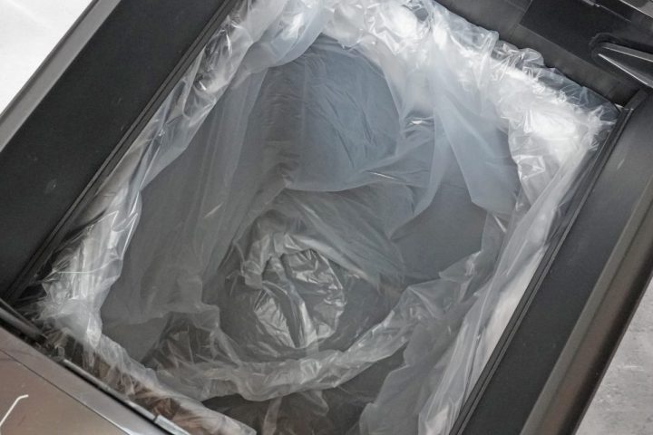 【名もなき家事の救世主】ゴミ袋のセットが面倒…を解決!サンコーの自動ゴミ箱をガチ検証してみたら1歩先いく実力だった