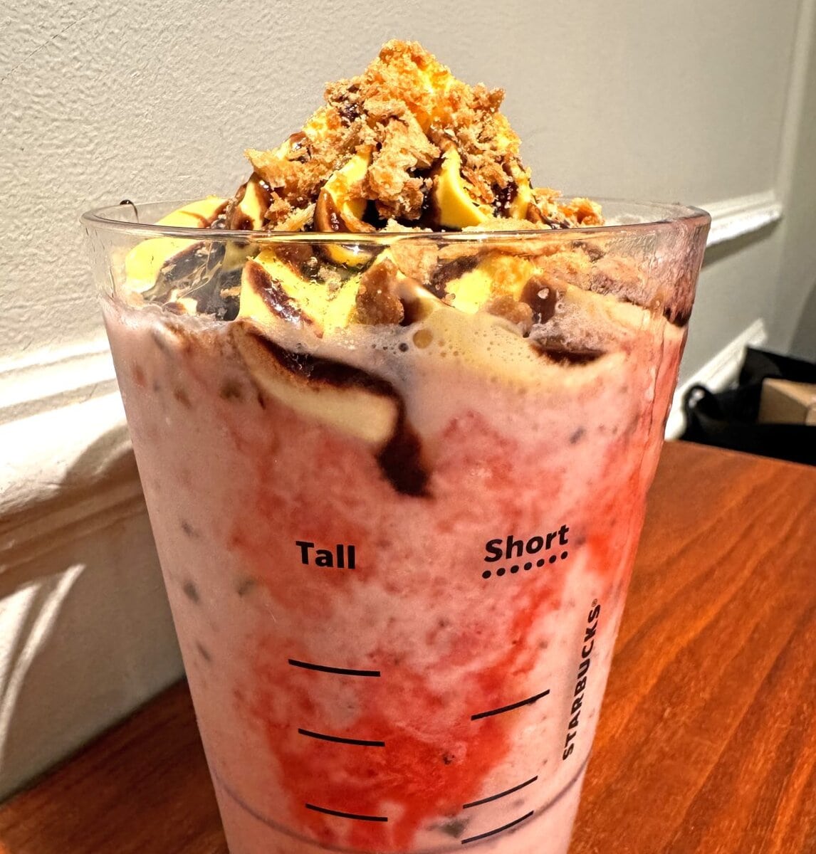 スターバックスコーヒーの「ストロベリー シュークリーム フラペチーノ」