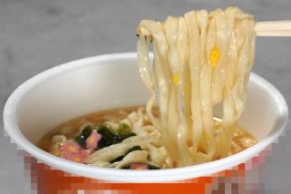 【このカップ麺激ウマ！】チゲ、松阪牛オイル、貝だし…肌寒い夜にこそ食べたい“絶品うどん”3選をカップ麺マニアが実食レポート