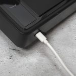 袋を自動で広げるゴミ箱「PITA BOX」30Lの充電はUSB-Cで。