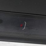 袋を自動で広げるゴミ箱「PITA BOX」30L。充電中はランプが点灯します。