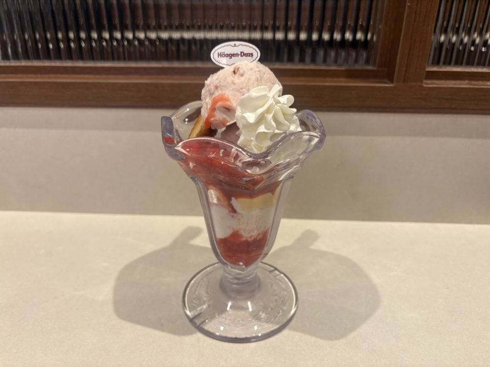 サンマルクカフェ　ICHIGO ミルフィーユパフェ with ハーゲンダッツ