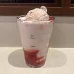 果⾁感たっぷりのいちごソースとミルクが溶け合うスムージー