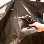 「HANG PACK」の素材はPE+ファブリックで、空気漏れや破損リスクを極限まで減らした2層構造生地