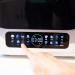 ワイシャツ1枚の場合は約20分、バスタオル1枚の場合は約15分、Tシャツ2枚の場合は約40分でバリぴんに乾燥してくれる大容量パワフルモデル