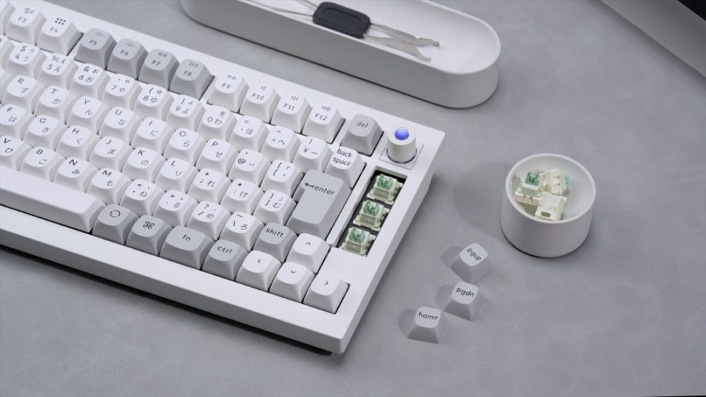 テンキーなどを排除した75%レイアウトが採用されていて、マウスをキーボードに近い位置で操作できるので、作業効率も爆上げ