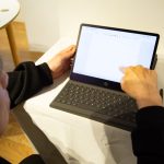 自分のためにメモを取る、人に伝言をする。前世紀までは紙でおこなってきた行為も、いまや完全にデジタル化