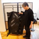 この発想はなかった！【強力圧縮×吊るす収納】で羽毛布団の出し入れも、クローゼットの整理も楽になる「HANG PACK」を試してみた！