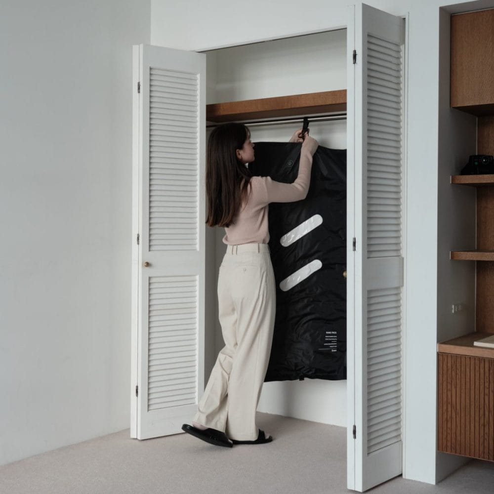 圧縮と吊り下げを一体化した「HANGPACK」により、これまでクローゼットを占領してきた大物がスッキリ