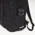 ボトルを収納しやすいサイドポケット