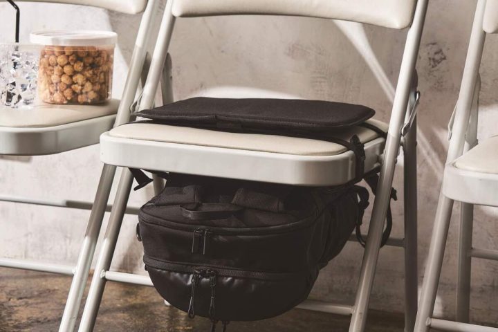 【座席下に吊るせる!?】お仕事にも“推し事”にも優秀!「二刀流」神ビズリュック3選を徹底解説