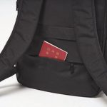背面にシークレットポケットを搭載