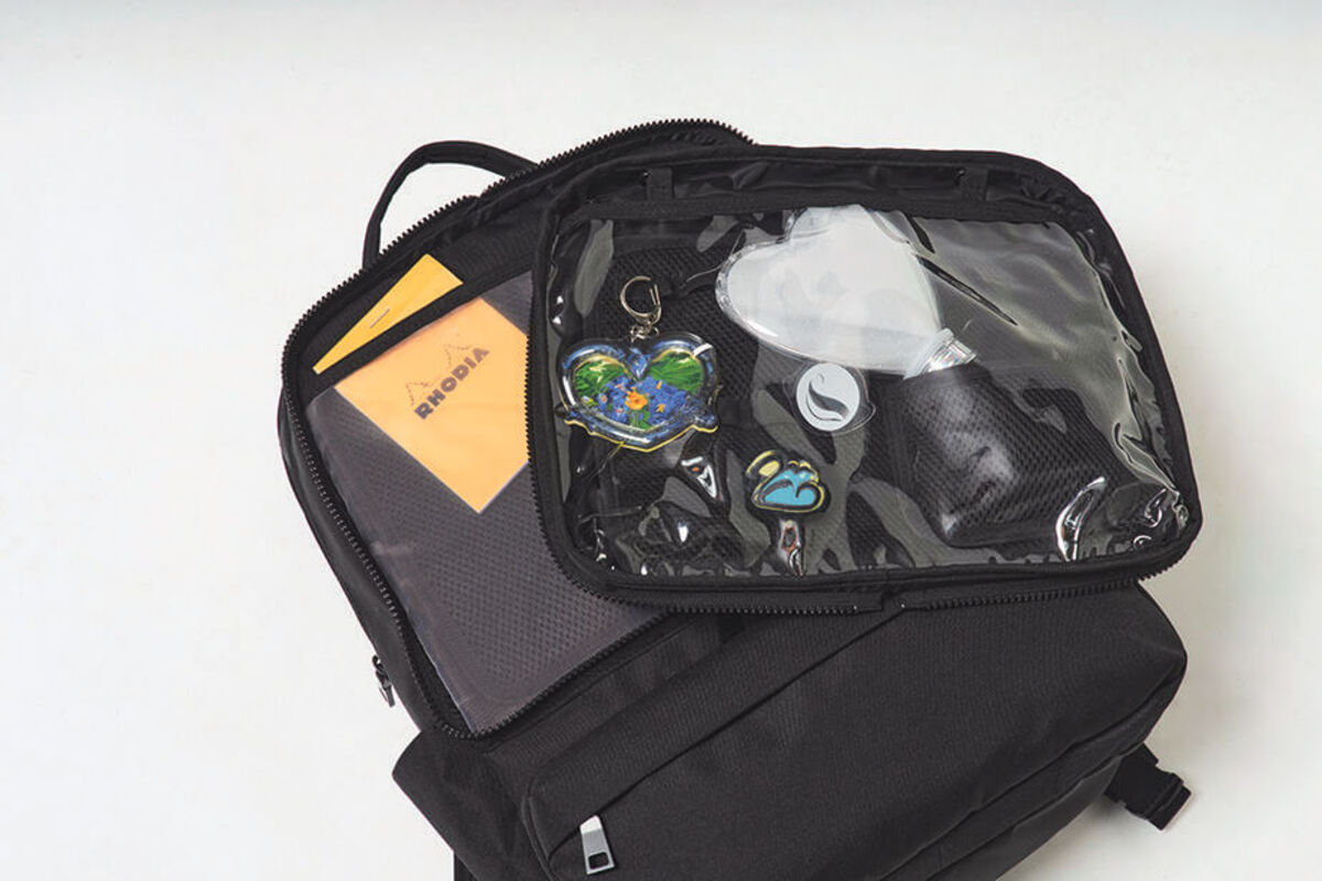 表に出す面を選べるカスタマイズディスプレイポケットを採用