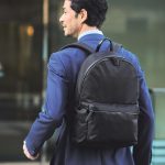 光沢ある素材で上品見え！