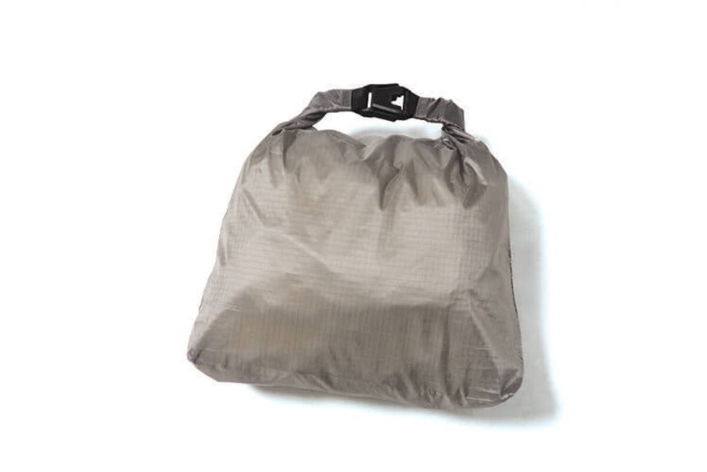 多目的に使えるドライバッグも同梱