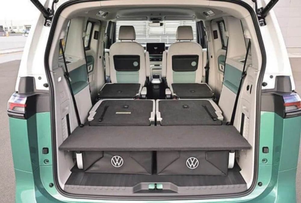 第3位　【約900万でも即完売】VW「ID.バズ」が爆売れする理由。車中泊も余裕な極上EVミニバンを徹底レビュー／No.1モノ雑誌編集長の『コレ深掘り』