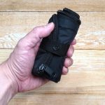 「丸めて収納できる 傘袋」は丸めるとコンパクトに。