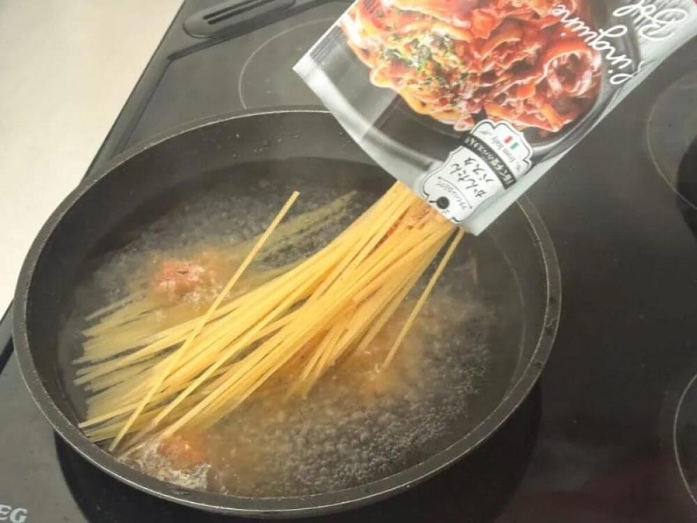 第2位　【1食約117円の本格イタリアン】“業スーの袋麺”は格上感が違う！鍋ひとつ、即席ラーメン感覚で作れるパスタが激ウマすぎた
