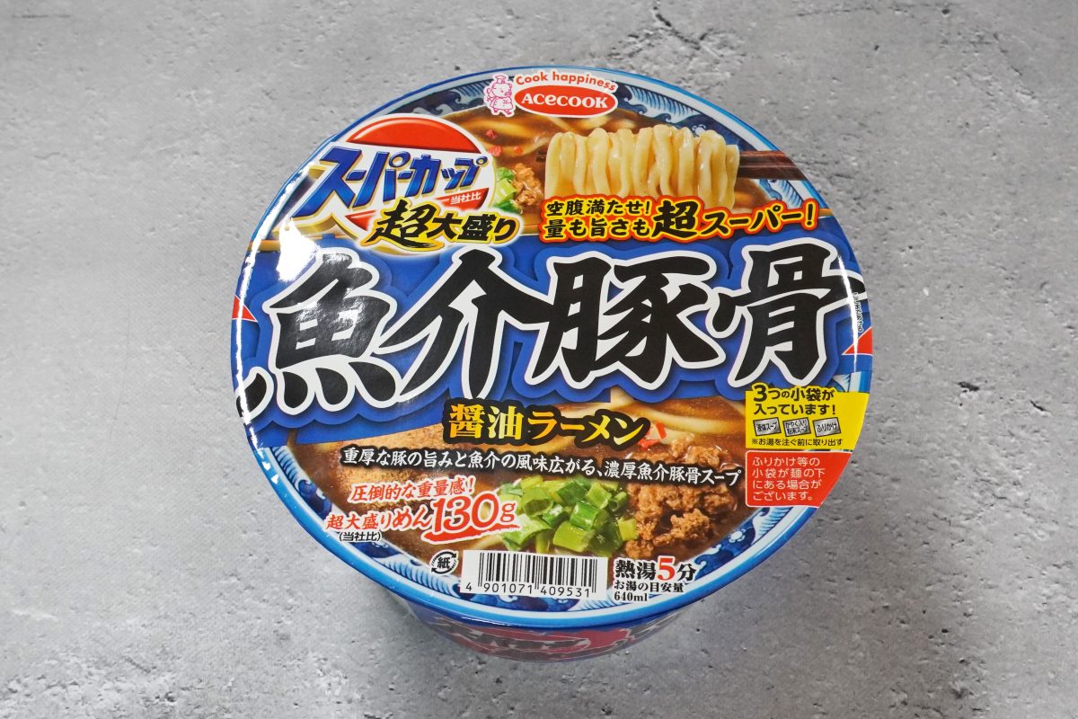 「スーパーカップ超大盛り 横浜家系豚骨醤油ラーメン」