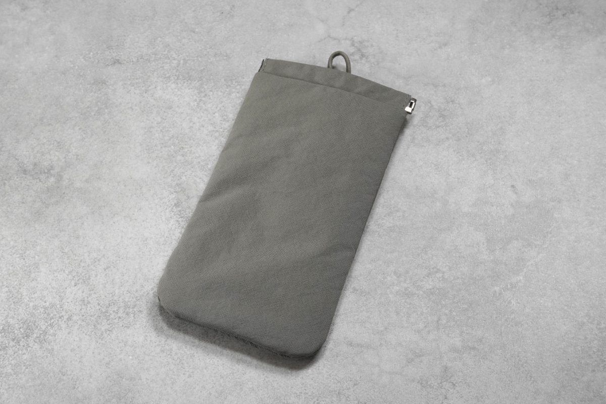 【無印良品の隠れた傑作】片手でパカッと開く「990円ポーチ」をマニアが絶賛!便利すぎて手放せない