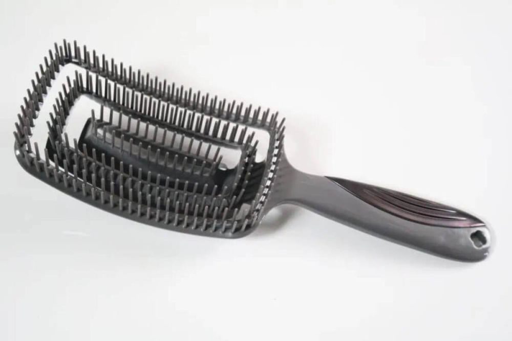 第1位　【ドンキが本気出した】990円コーム「mion」があのラブクロムにそっくり!? 5000円の本家とガチ比較したら衝撃の結果に…