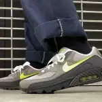 第3位　【この配色はズルい…】ナイキ名作「エアマックス 90」に“あのイエローグラデ”が合体!? エディターが試し履き