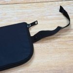 「丸めて収納できる 傘袋」のストラップ