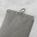 無印良品「リンクルナイロン 片手で開くフラットポーチ」の開口部