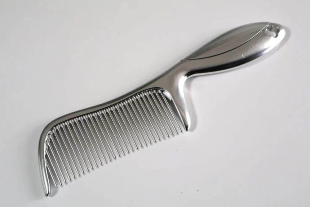 第1位　【ドンキが本気出した】990円コーム「mion」があのラブクロムにそっくり!? 5000円の本家とガチ比較したら衝撃の結果に…