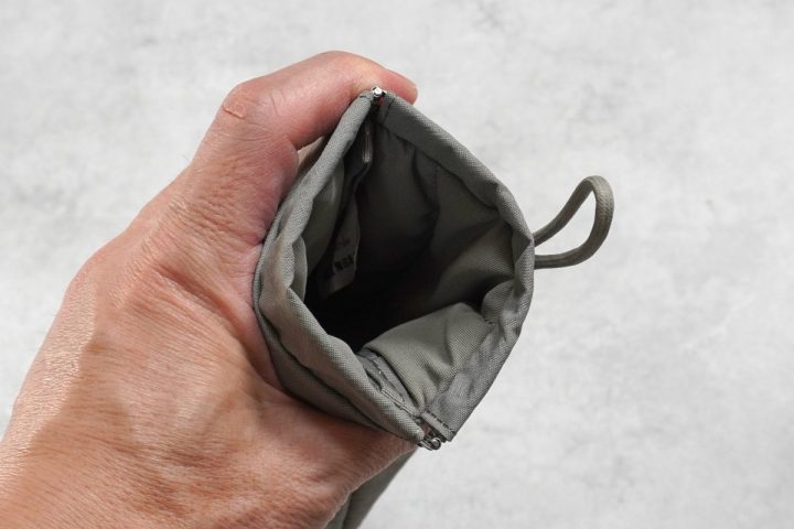 【無印良品の隠れた傑作】片手でパカッと開く「990円ポーチ」をマニアが絶賛!便利すぎて手放せない