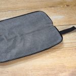 「丸めて収納できる 傘袋」の内側は吸水性が高いマイクロファイバー素材