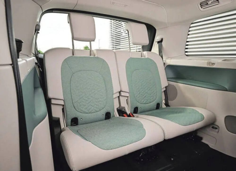 第3位　【約900万でも即完売】VW「ID.バズ」が爆売れする理由。車中泊も余裕な極上EVミニバンを徹底レビュー／No.1モノ雑誌編集長の『コレ深掘り』