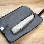 「丸めて収納できる 傘袋」には折りたたみ傘がすっぽり入る