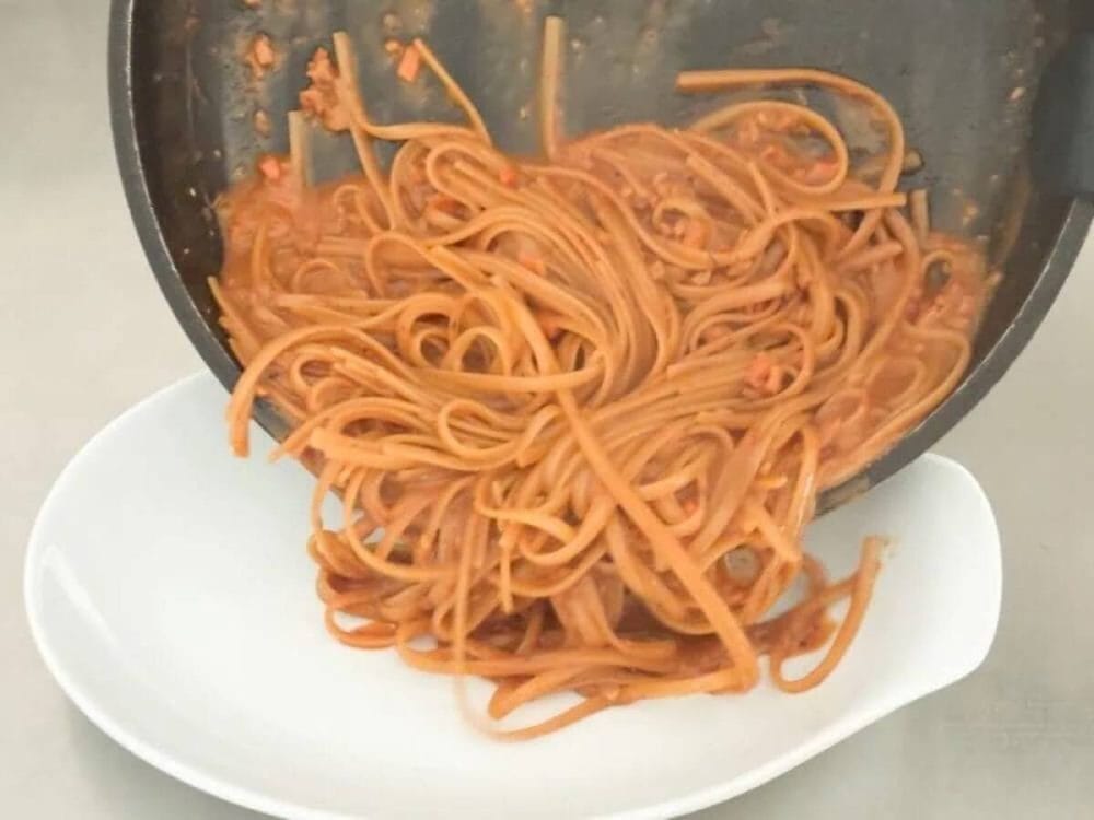 第2位　【1食約117円の本格イタリアン】“業スーの袋麺”は格上感が違う！鍋ひとつ、即席ラーメン感覚で作れるパスタが激ウマすぎた