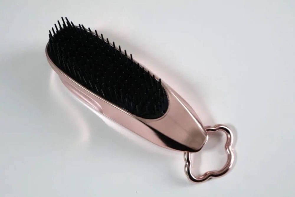 第1位　【ドンキが本気出した】990円コーム「mion」があのラブクロムにそっくり!? 5000円の本家とガチ比較したら衝撃の結果に…