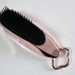 第1位　【ドンキが本気出した】990円コーム「mion」があのラブクロムにそっくり!? 5000円の本家とガチ比較したら衝撃の結果に…