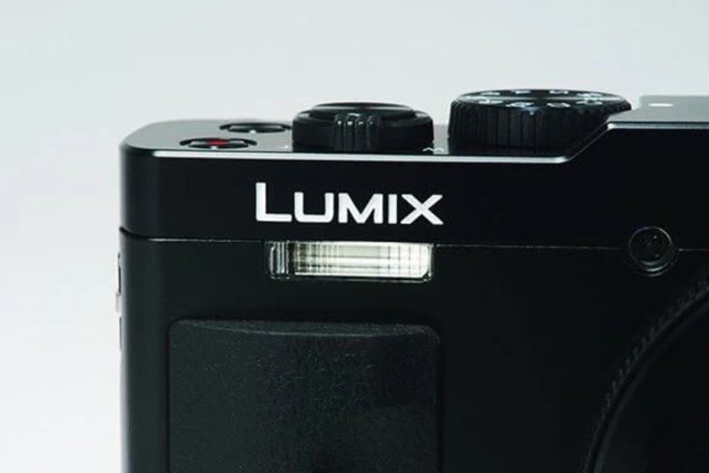 第2位　【スマホカメラには戻れない!?】今あえて“コンデジ”を選ぶ理由。リコー「GR Ⅳ」ほか、大人が買うべき大本命2選をプロが解説