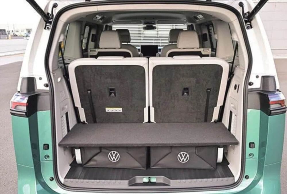 第3位　【約900万でも即完売】VW「ID.バズ」が爆売れする理由。車中泊も余裕な極上EVミニバンを徹底レビュー／No.1モノ雑誌編集長の『コレ深掘り』