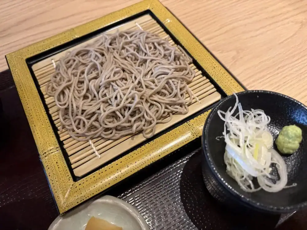 第3位　【1000円台で国産食材てんこ盛り】てんやの春限定「北海道天丼」が豪華すぎ！コスパ最強の2杯をグルメライターが実食レポ