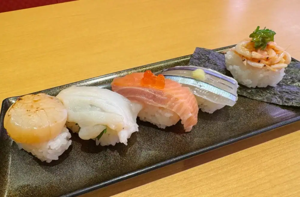 第2位　【5種盛りで580円!?】スシローの春メニューがコスパ崩壊…鮮度抜群の桜鯛にお得な食べ比べ皿も！“絶対食べるべき”限定ネタを徹底レポ
