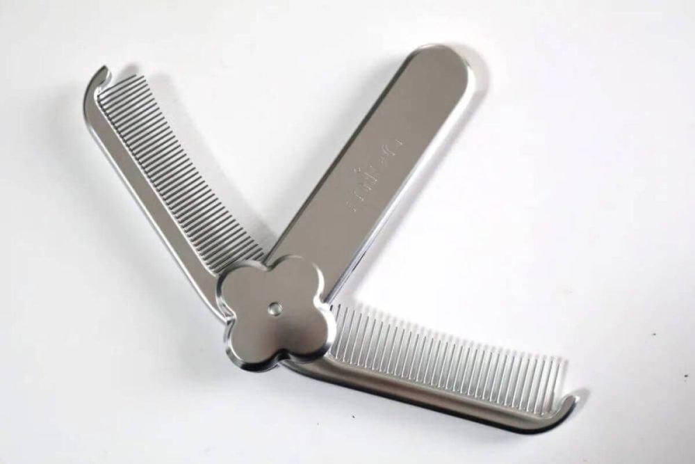 第1位　【ドンキが本気出した】990円コーム「mion」があのラブクロムにそっくり!? 5000円の本家とガチ比較したら衝撃の結果に…