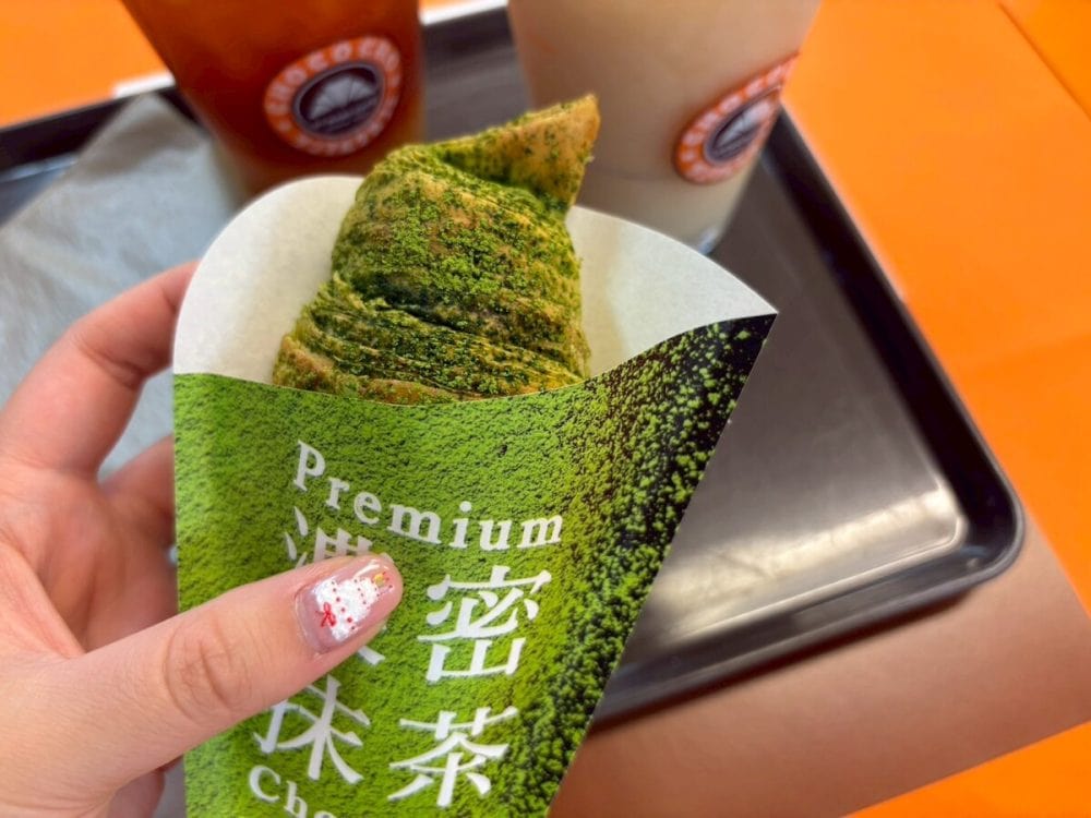 鮮やかながら深いグリーンが、本格的な味わいを予感させる……！